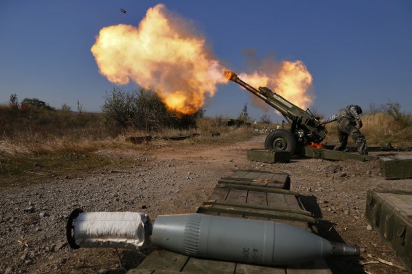 В Донецке слышны взрывы, есть новые разрушения