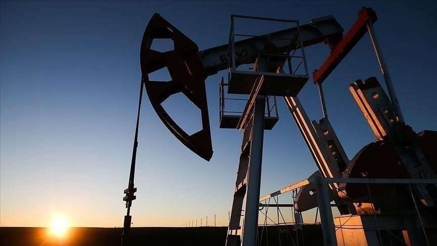 Цены на нефть падают: Urals подешевела больше всех, России не помог сговор с ОПЕК 