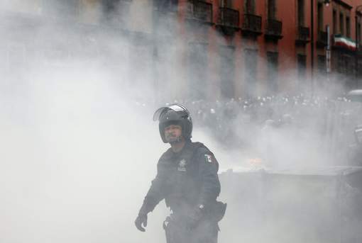 Все полицейские подразделения в Игуале разоружены за нападение на митингующих студентов