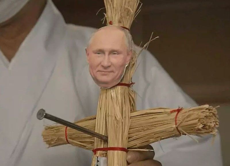 "Уничтожить зло": в Японии делают ритуальных кукол с лицом Путина