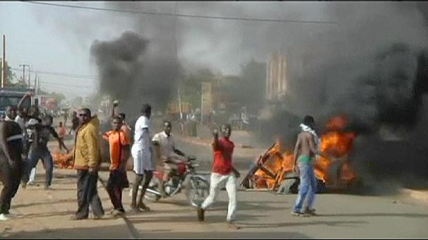 Протестующие против Charlie Hebdo в Нигере сожгли три церкви 