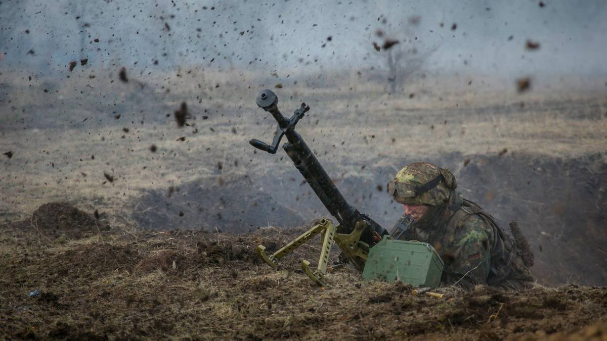 Штаб ООС: Оккупанты обстреливают украинских военных из запрещенного оружия, есть пострадавшие