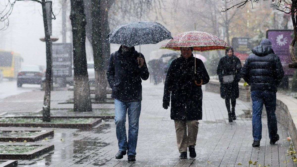 Циклон принесет в Украину сложную погоду, но с весенней температурой