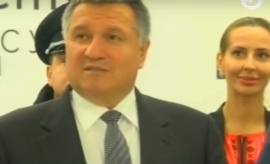 Реформы в МВД молниеносны: Аваков пообещал ликвидировать все МРЭО очень быстро (кадры)