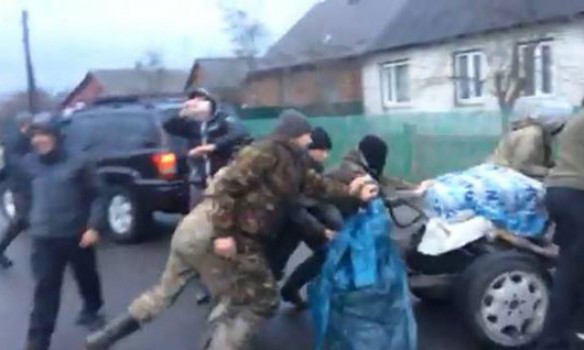 В Ровненской области "янтарная мафия" угрожала полицейским физической расправой и хотела разбить служебную машину