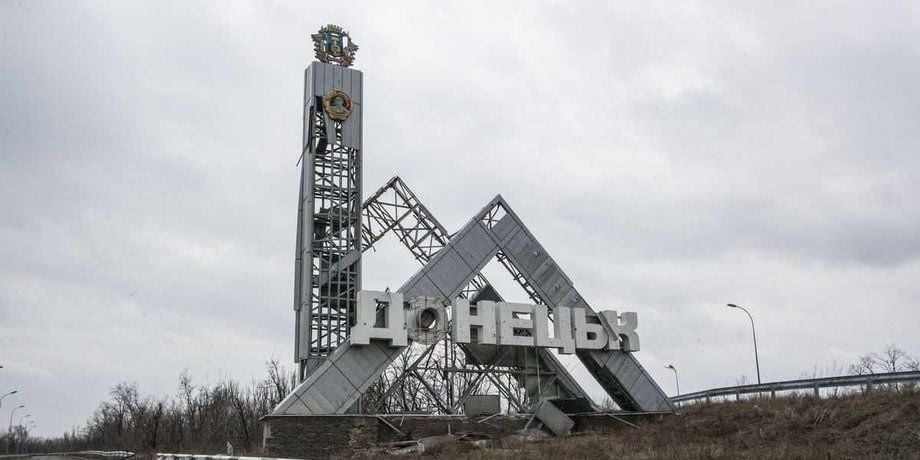 В Донецке люди начали общаться СМСками, в городе блэкаут