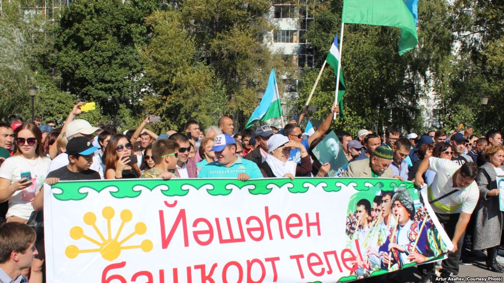 Империя не клеится: в Башкортостане проходят масштабные уличные акции за право региона учить детей на родном языке
