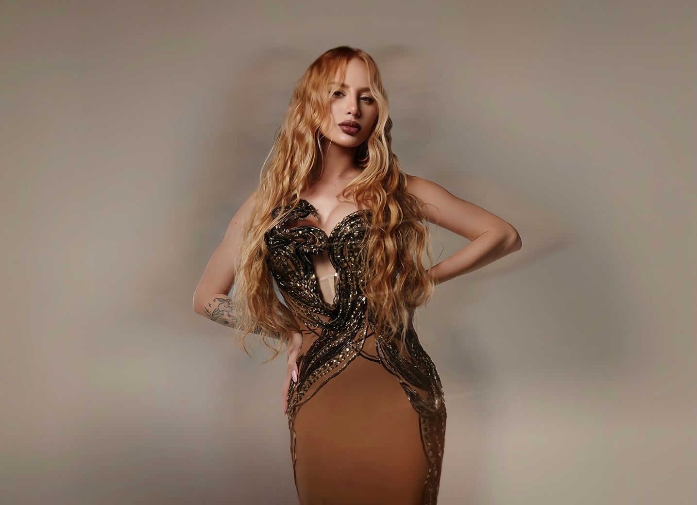 Предавшая Украину певица Анна Асти уходит со сцены в РФ – СМИ