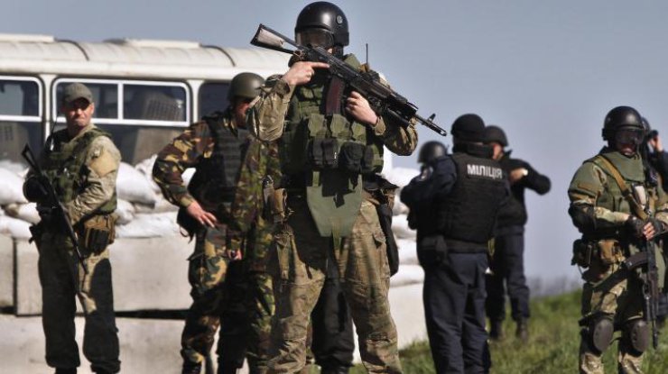 В Хмельницкой области проводят спецоперацию: бежавший зэк обстрелял блокпост МВД