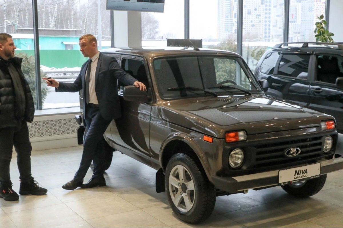 "Идеальный шторм": производство машин в РФ рухнуло на уровень первых месяцев войны