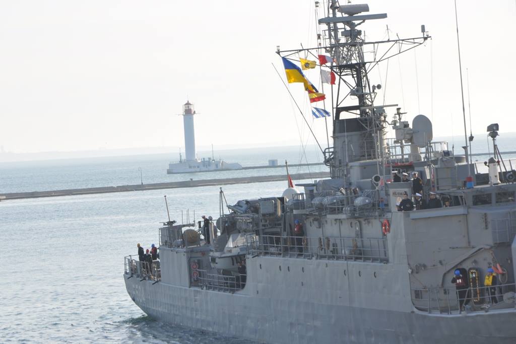 В Одессе пришвартовались два мощных военных корабля из Турции: уникальные кадры 