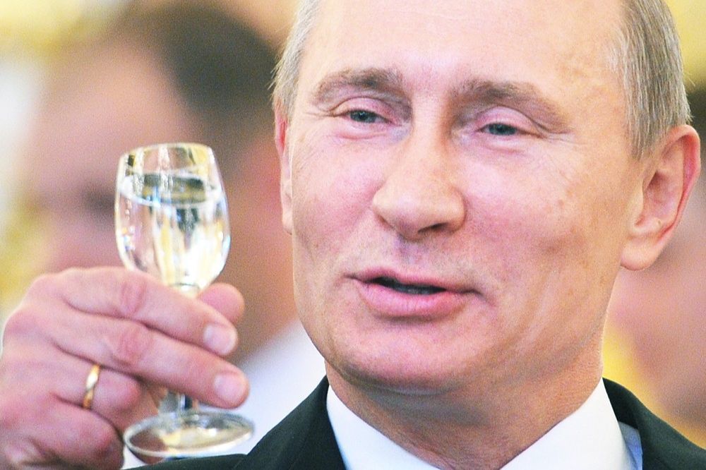 ​"Бухают, как в последний раз, даже женщины", - власти РФ заливают алкоголем стресс от "СВО", росСМИ