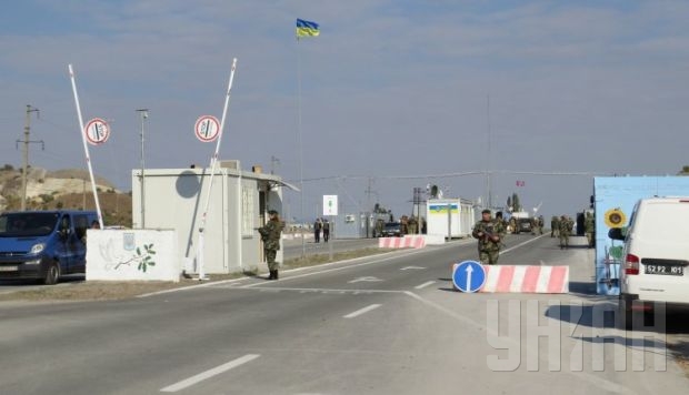 Ночные взрывы вынудили Новотроицкое КПВВ приостановить работу