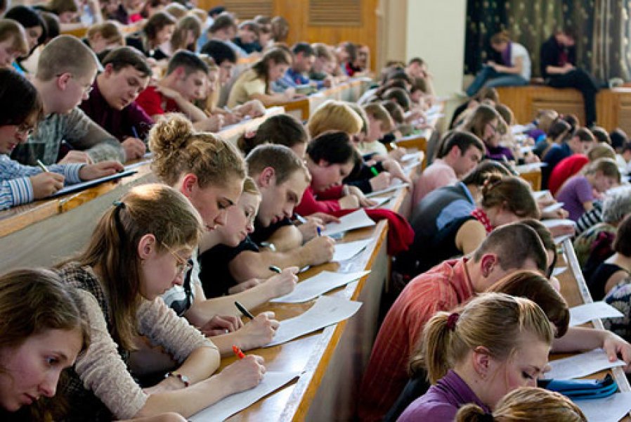 Кабмин принял решение по стипендиям украинских студентов: стало известно, на сколько теперь увеличатся выплаты