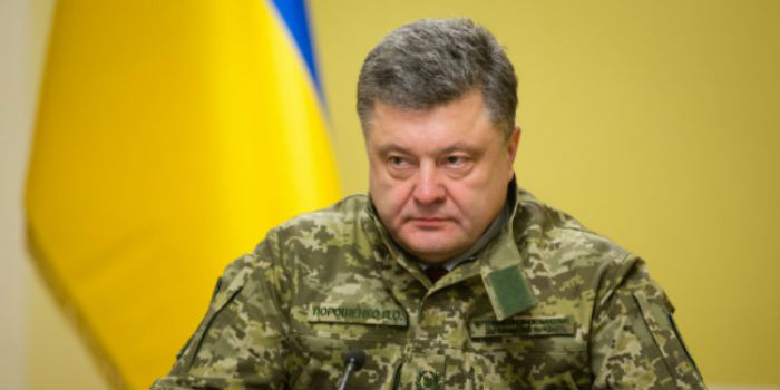 Порошенко требует восстановить специальные военные суды