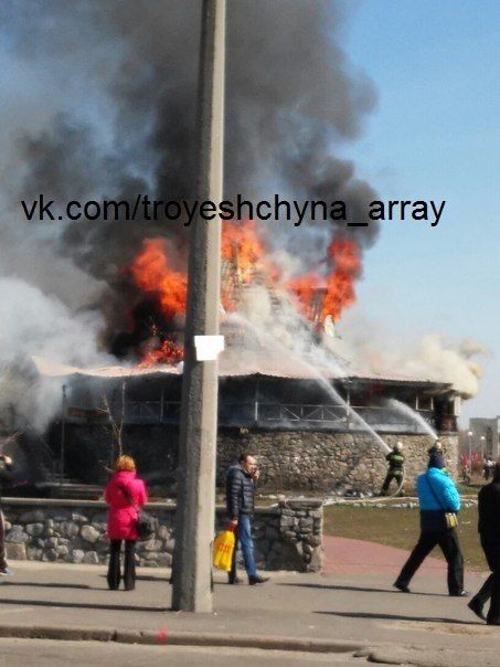 ​В Киеве сгорел ресторан «Колыба». Видео