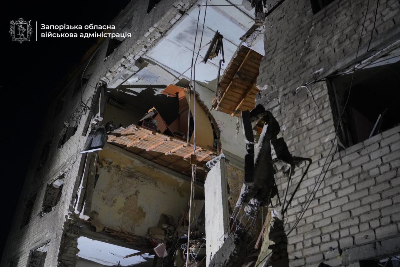 Много пострадавших детей, разрушено общежитие и объекты инфраструктуры: Кремль запустил по Запорожью не одну баллистическую ракету