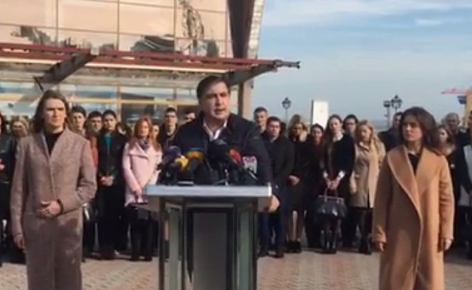 Саакашвили: Порошенко наплевательски относится к украинцам так же, как Янукович, - АП нагло продавала места глав районных администраций