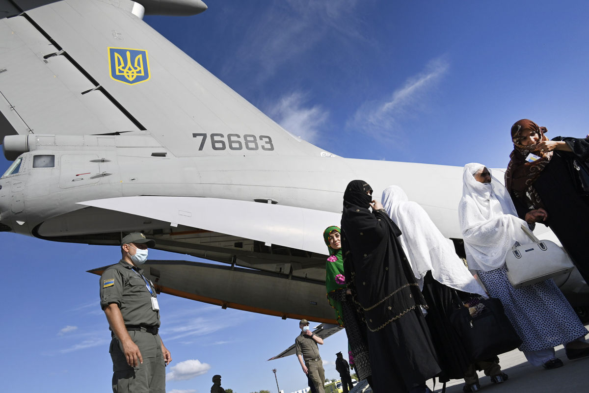 Свыше сотни украинцев остаются в Афганистане, они не могут вылететь
