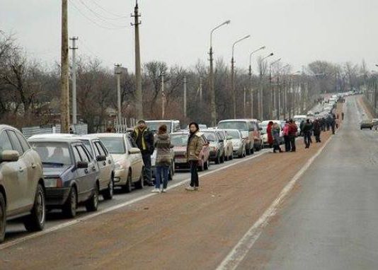 "Они же наши, а относятся как к скоту!" - жители "ДНР" возмущены беспределом боевиков на блокпостах Донбасса и неожиданно хвалят Украину