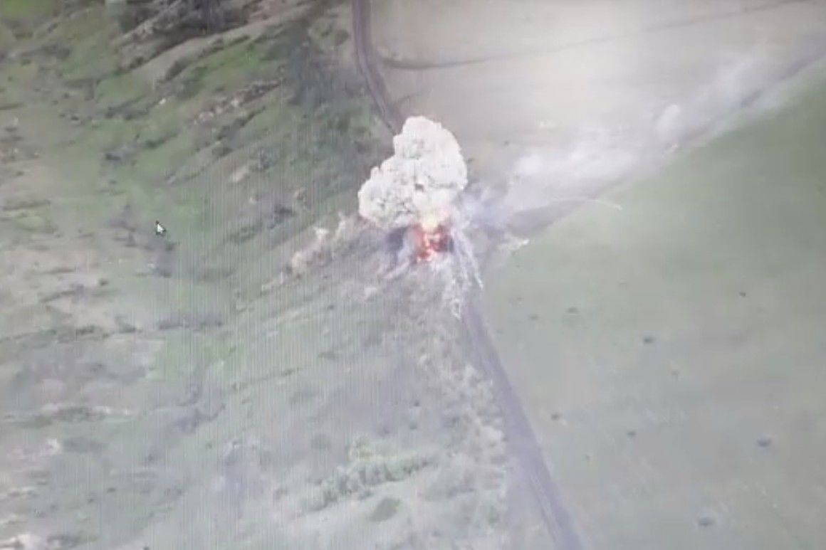 ​ВСУ под Изюмом метким ударом "демилитаризовали" российскую "Мсту-С": мощный взрыв попал на видео