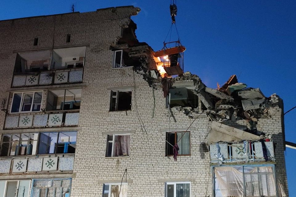 ​Взрыв в 5-этажке Новой Одессы: спасатели нашли под завалами тело женщины