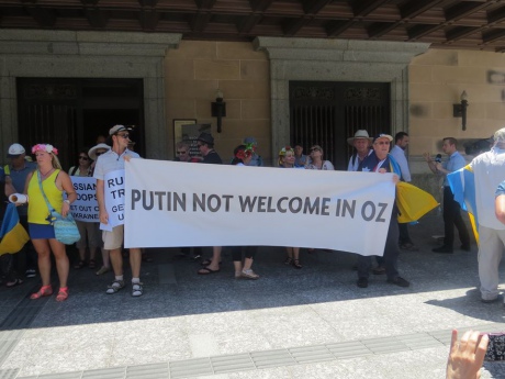 В Австралии на саммите G20 украинцы встречали Путина акцией протеста