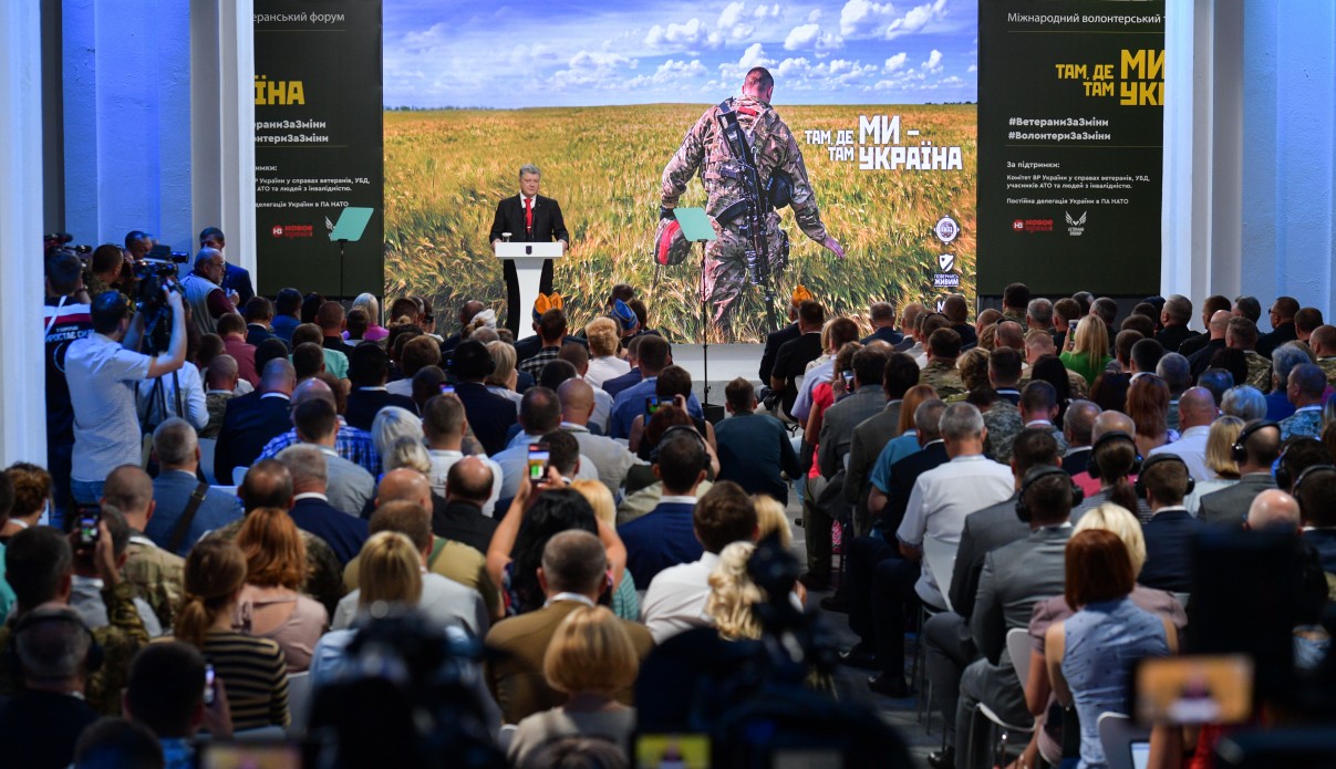 "Благодаря вам сапог российского оккупанта не оскверняет улицы Киева", - сильное обращение Порошенко