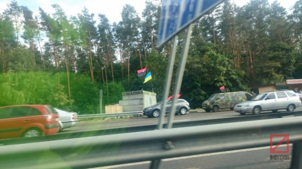 СМИ: Правый сектор занял пост ГАИ на въезде в Киев