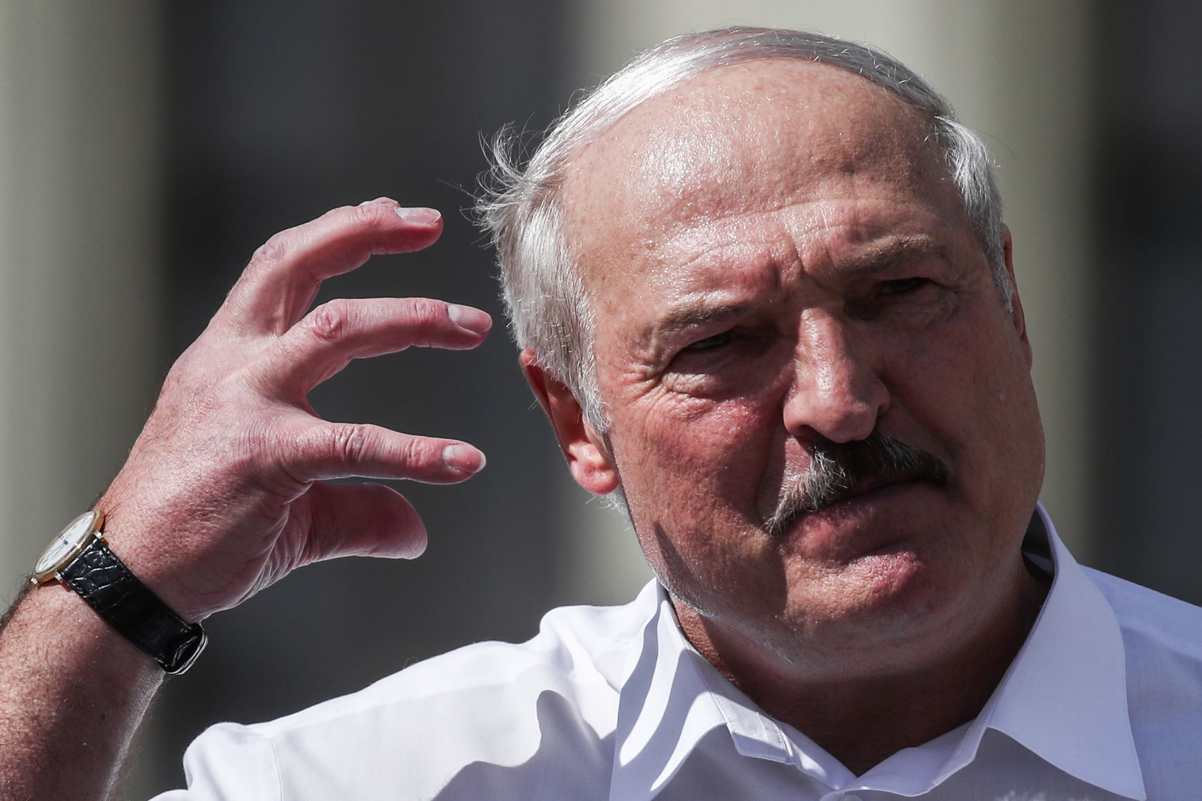 СМИ показали момент, когда рабочие на заводе начали кричать в лицо Лукашенко: "Уходи"