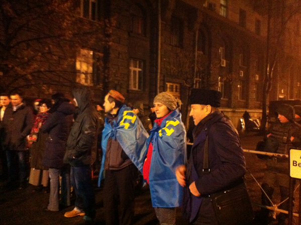 Протест крымских татар под Администрацией Порошенко набирает обороты
