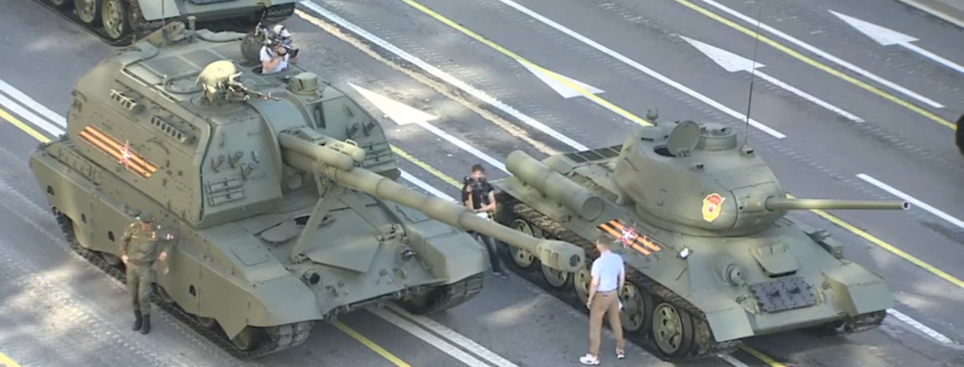 Парад Победы в РФ: журналисты проехались по улицам Москвы на танках