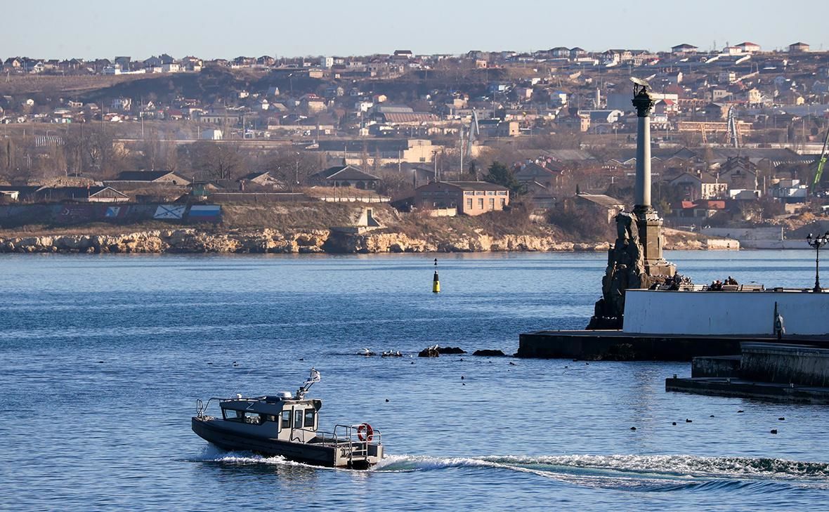 ​Три надводных беспилотника атаковали Севастополь: в ISW поделились деталями
