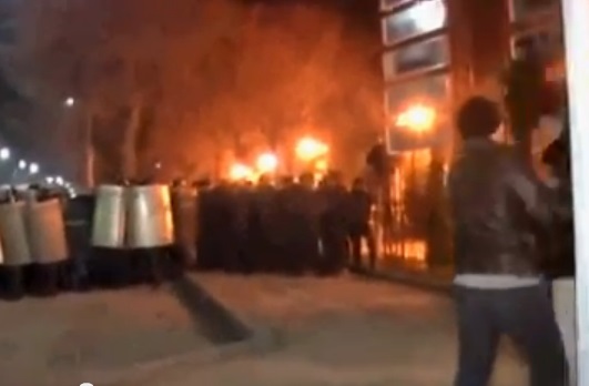 Столкновение полиции и митингующих в армянском городе Гюмри 15.01.2015. Прямая трансляция