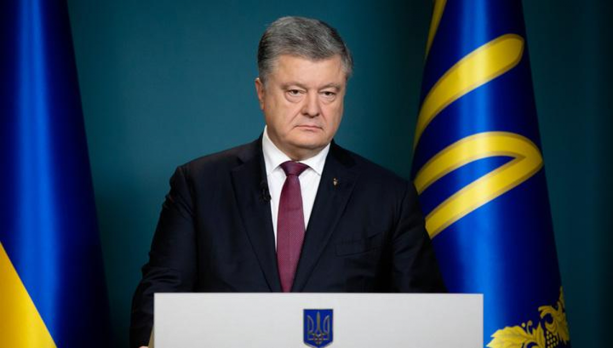 Порошенко поздравил украинцев с Днем Конституции и предложил перенести праздник на 5 апреля: названа причина