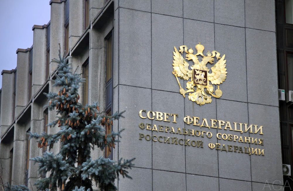 В Совфеде РФ язвительно отреагировали на санкции Порошенко и назвали их "единственную цель"