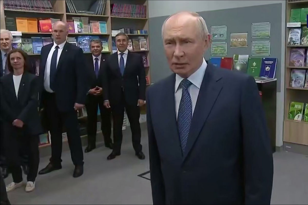 Путину рисуют альтернативную реальность — в Новосибирске "снизили" цены на бензин из-за его приезда