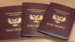 Жители "ЛДНР" будут без зарплат и пенсий пока не сдадут украинские паспорта взамен на фейковые документы - ГУР
