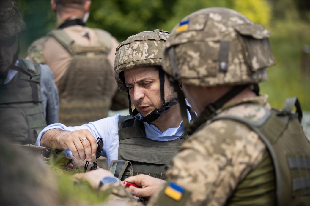 Зеленский приехал к бойцам ВСУ на Донбасс: мощные кадры с президентом с самых горячих позиций под Луганском 