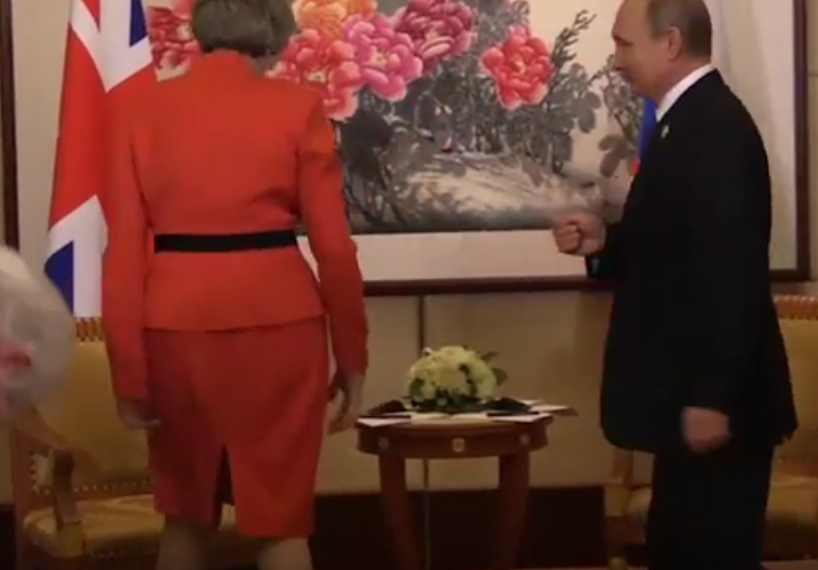 Забыла или не хотела: премьер Великобритании Тереза Мэй не подала руку Путину, оконфузив его (кадры)