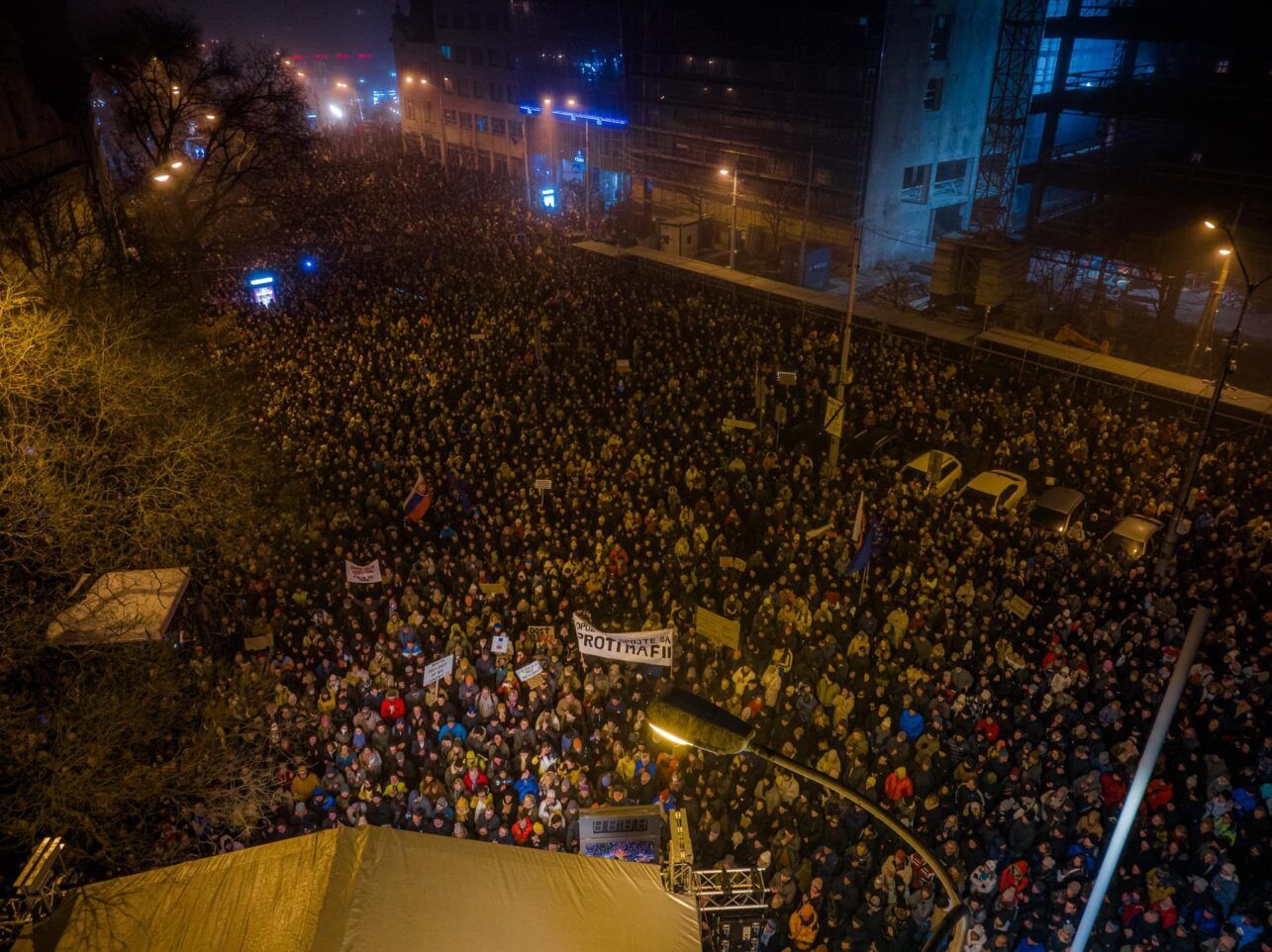 ​В Словакии тысячи недовольных вышли на протест: "Хватит, Фицо!"