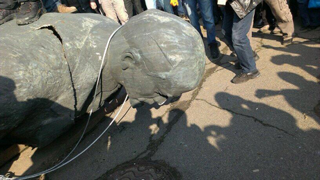 Минус еще один: "Лениниада" по-украински продолжается