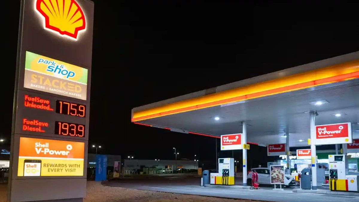​Компания Shell готова продать все свои заправки в РФ: назван потенциальный покупатель