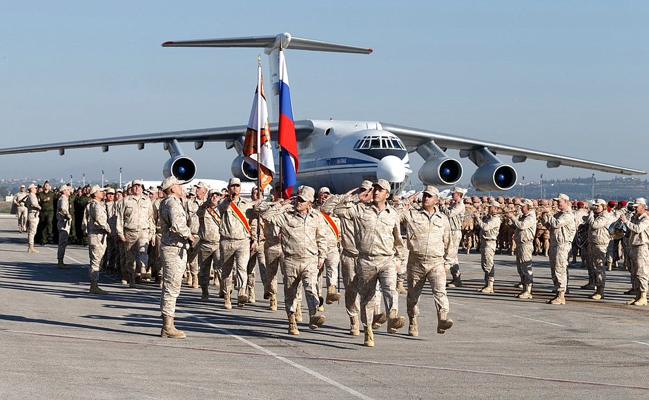 Пара российских военных погибла в результате минометной атаки на авиабазу Хмеймим в Сирии - известны их фамилии