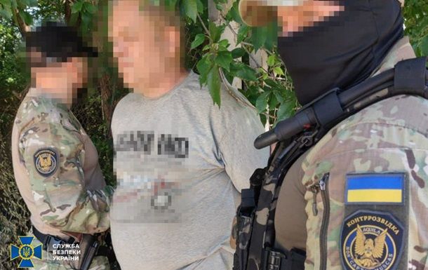 У Запоріжжі агент ФСБ стежив за паливними базами та коригував російські удари