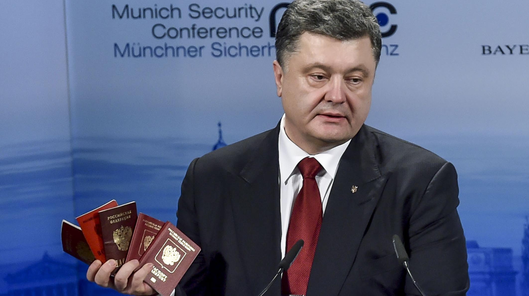 МИД РФ о паспортах россиян в руках Порошенко: их можно купить и на рынке