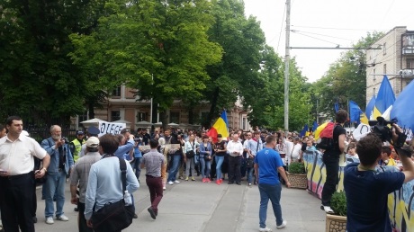 В Кишеневе сторонники объединения Молдовы и Румынии провели митинг
