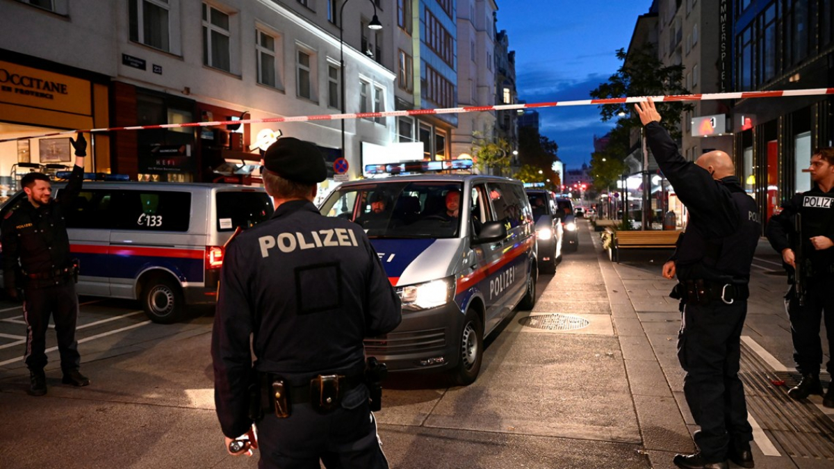 Теракт в Вене: спецслужбы Словакии предупреждали МВД Австрии о "подозрительном человеке"