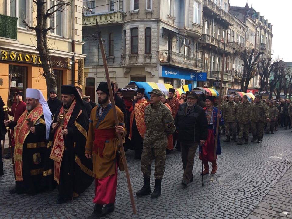 На Тернопольщине почтили память солдат ОУН-УПА: украинцы провели перезахоронение более 50 воинов, которых расстреляли нацисты