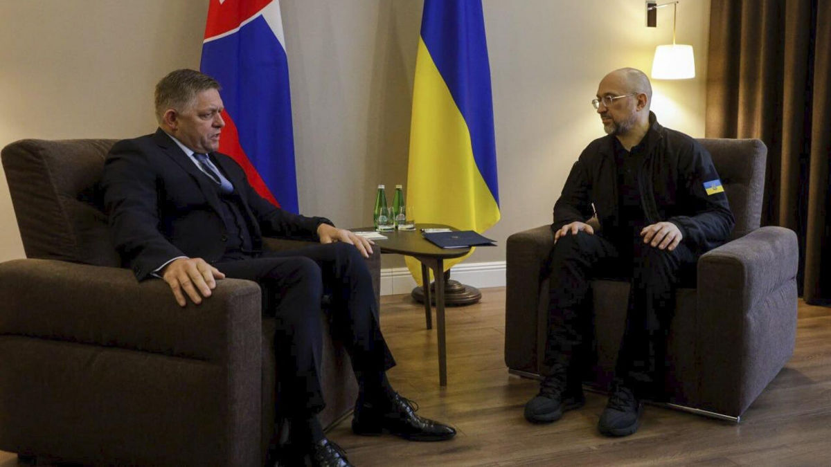 Фицо сделал неожиданный поворот в сторону Украины во время визита в Ужгород